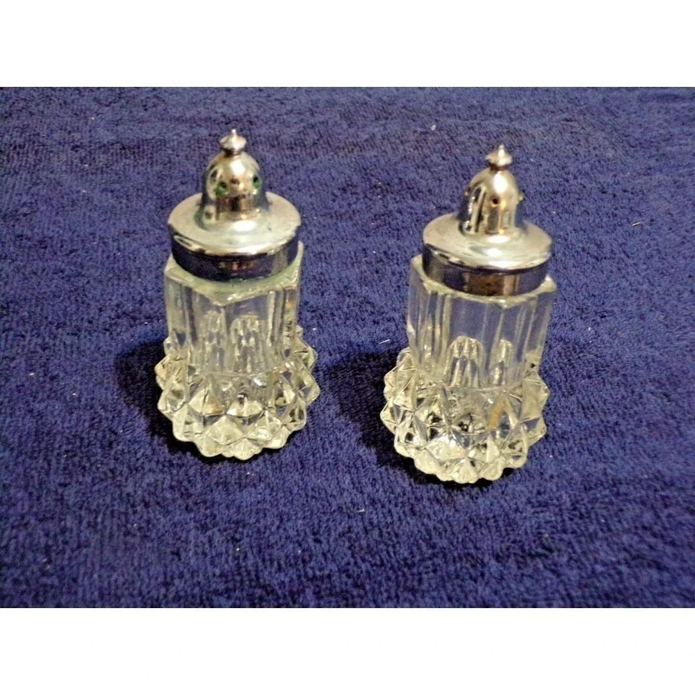 Vintage Indiana Glass Diamond Point Crystal Salt & Pepper Shaker Set 3.5